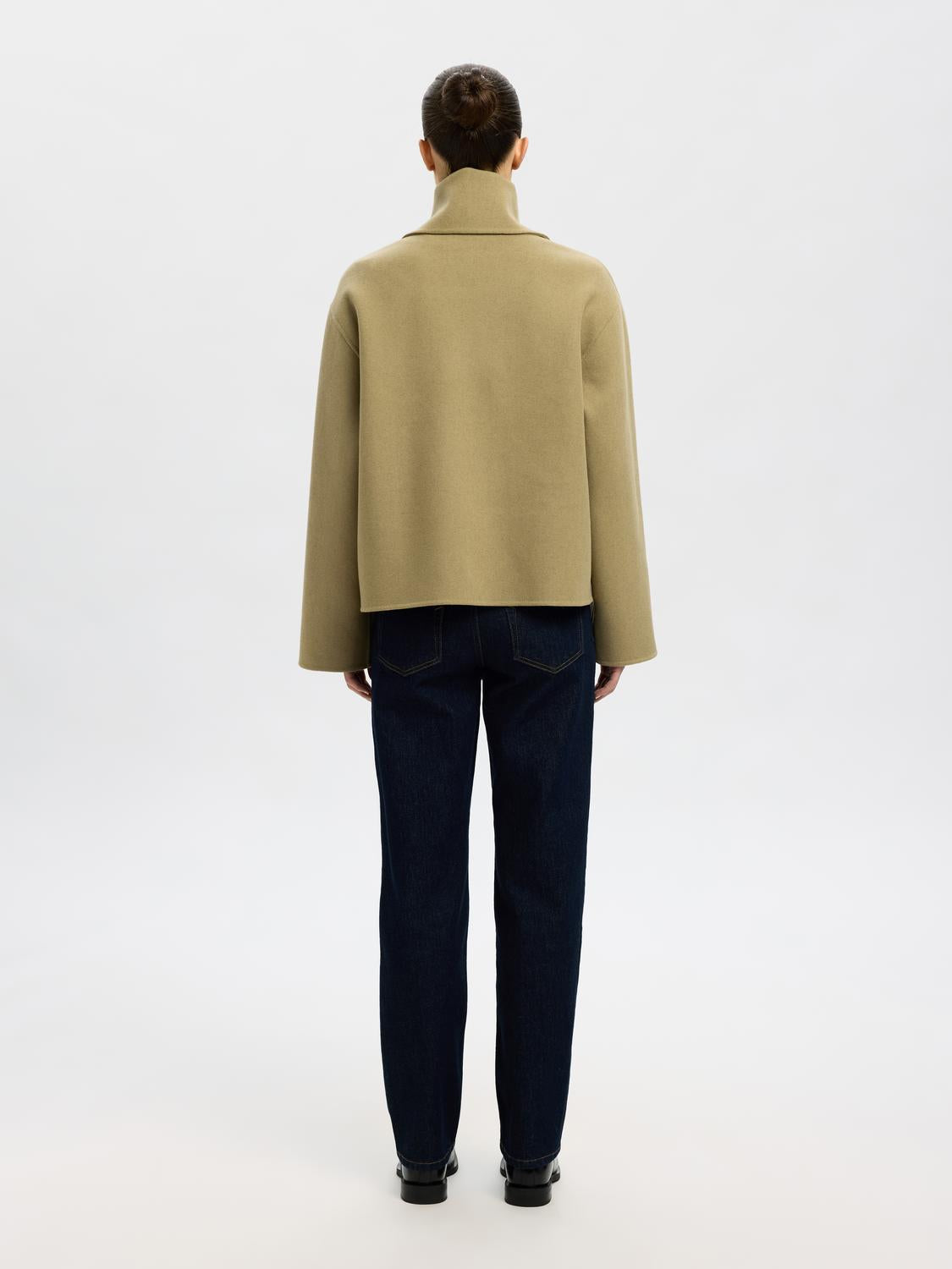 model_shot-back